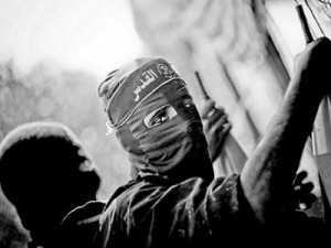 A Masked Palestinian fighter in Gaza. (Zoriah.net)