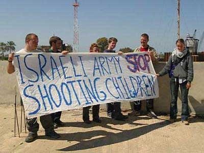 Rachel Corrie, right, and other members of the International Solidarity Movement. Rafah. March 14, 2003. (Photo: Via MIFTAH)